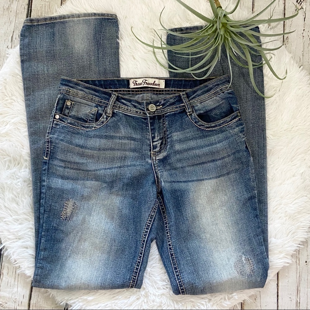 𝅺true Freedom distressed faded boot cut jeans size 9